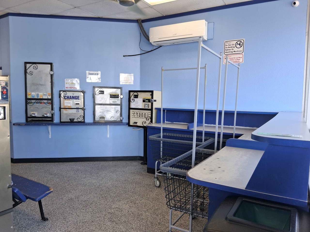 Change machine and detergent vending machines inside a clean, well-maintained laundromat in Hemet, CA Change machine and detergent vending machines inside a clean, well-maintained laundromat in Hemet, CA