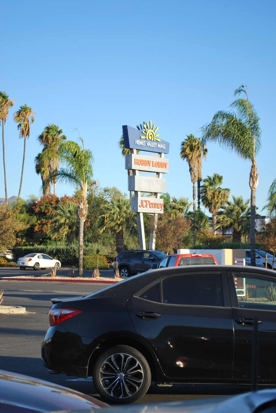 Hemet Valley Mall Pylon Sign Entrance and sign for Hemet Global Medical Center on East Devonshire Avenue