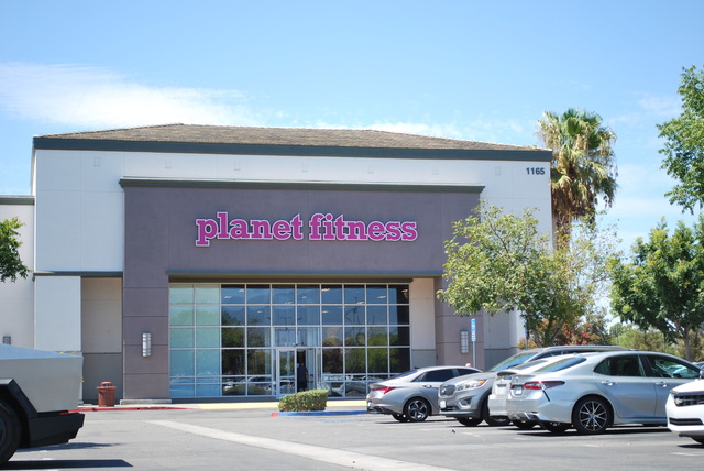 Planet Fitness in the Page Plaza in Egan, Hemet, CA